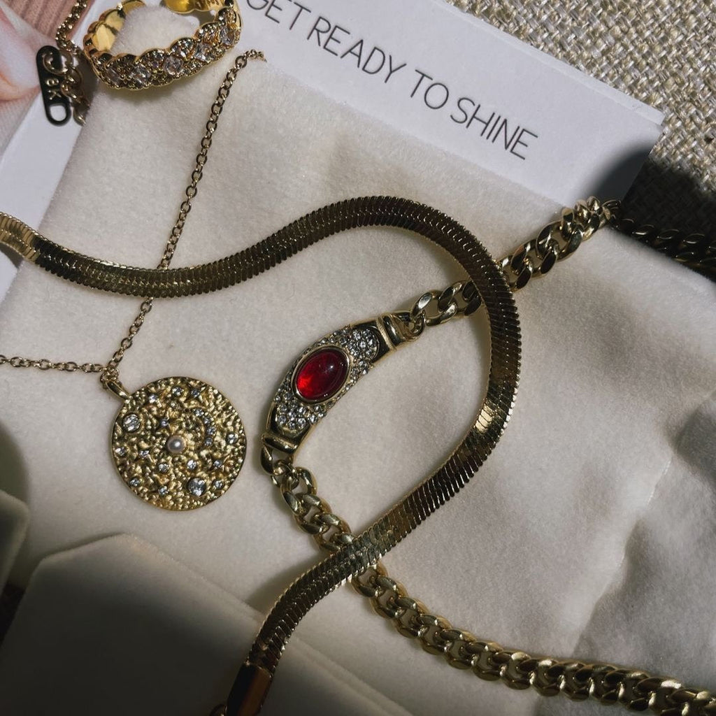 Women’s Vintage Gold Chain Necklace with Gemstone Accents