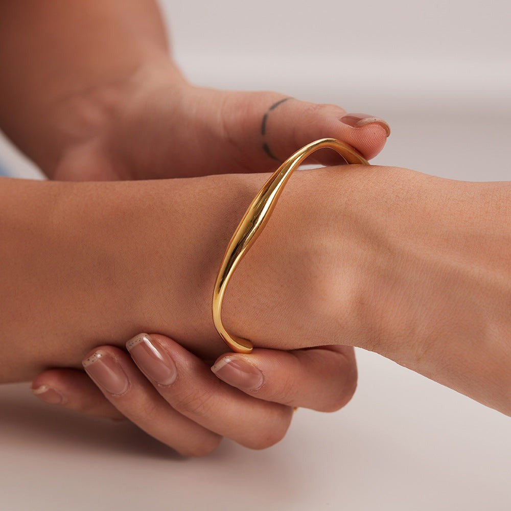 Women’s Minimalist Gold Open Cuff Bangle