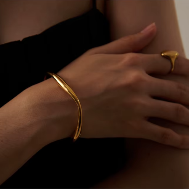 Women’s Minimalist Gold Open Cuff Bangle
